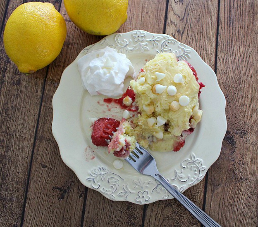 strawberrry lemon dump cake 1240
