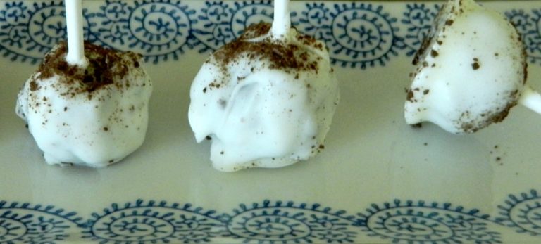 3 Ingredient White Chocolate Oreo Pops