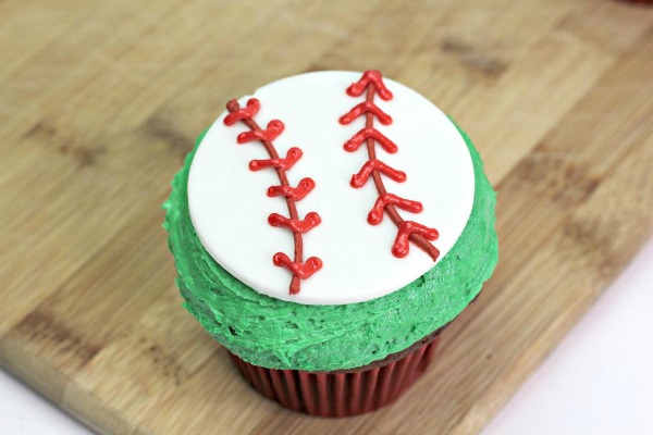 Game Day Baseball Cupcakes - Pam's Daily Dish