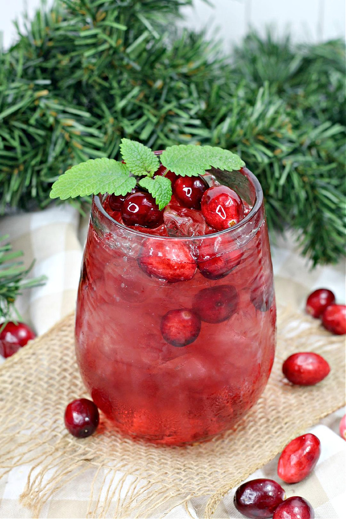 Sparkling Cranberry Crush Cocktail