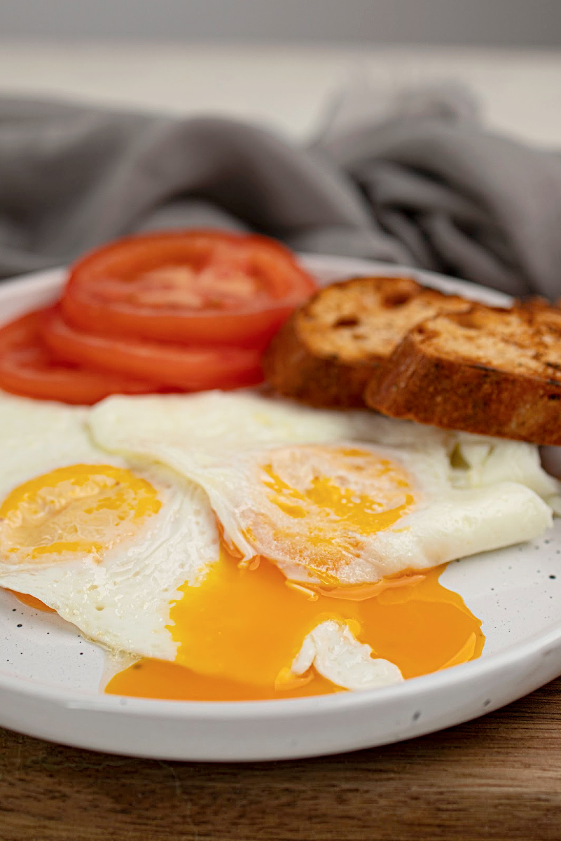 Perfect Over Easy Eggs - Pam's Daily Dish