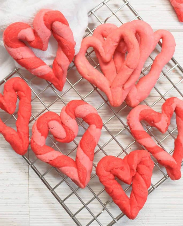 Roundup Image for Cute Valentine Cookies