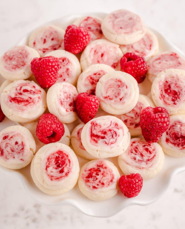 Roundup Image for Cute Valentine Cookies