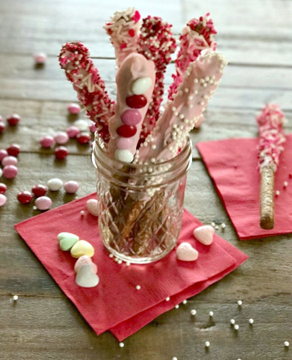 Roundup Image for No-Bake Valentine Treats