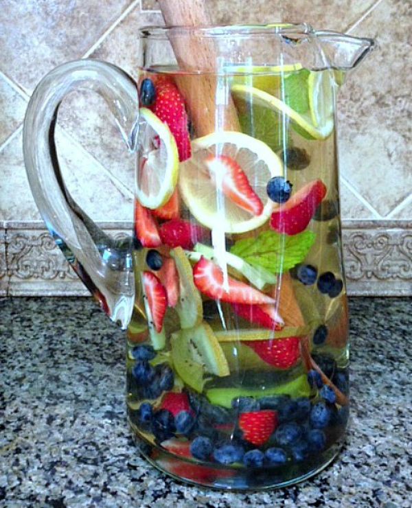 Roundup image for Refreshing Drinks for Spring and Summer