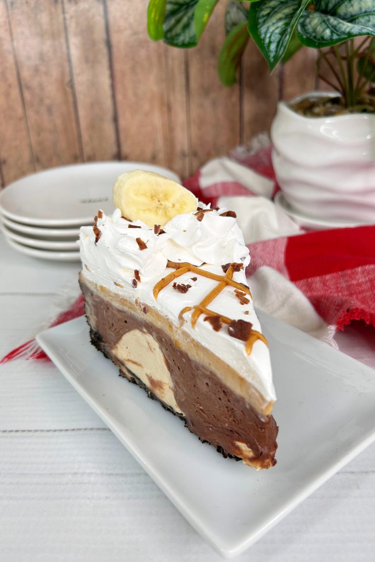 No-Bake Chocolate Peanut Butter Banana Pie